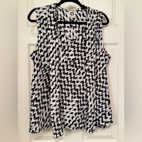 Anne Klein Tops - Anne Klein | Women’s Black and White Geometric Sleeveless Top Size XL
